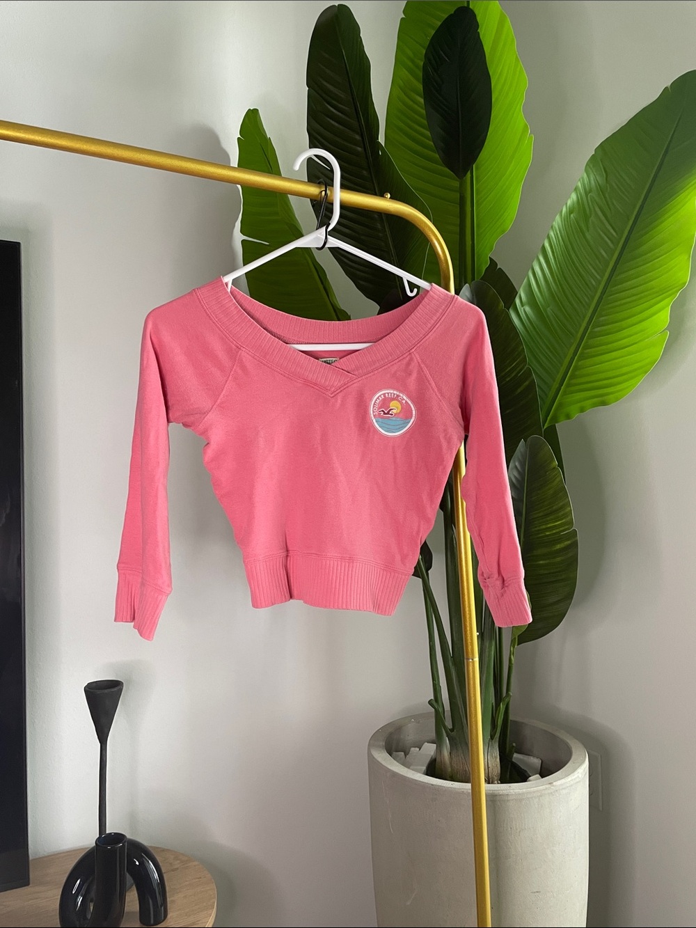 Hollister Coral Pink Cropped V-Neck Sweatshirt with Beach Patch